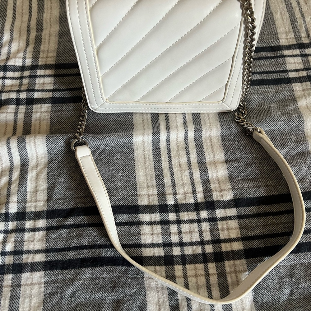 Elegant White Quilted Chain Shoulder Bag